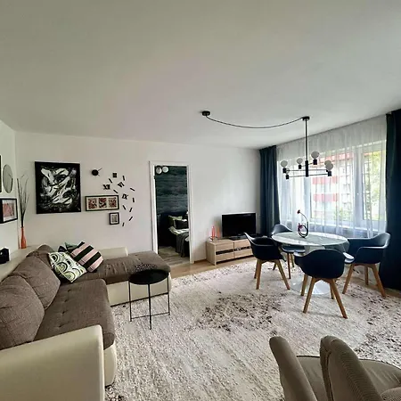 Your Place In - Newly Renovated! Apartamento Tallin