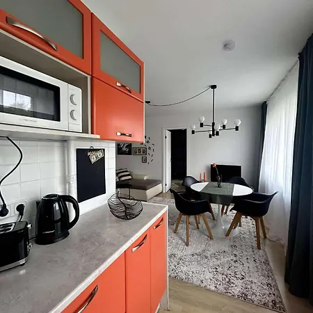 Apartamento Your Place In - Newly Renovated! Talin
